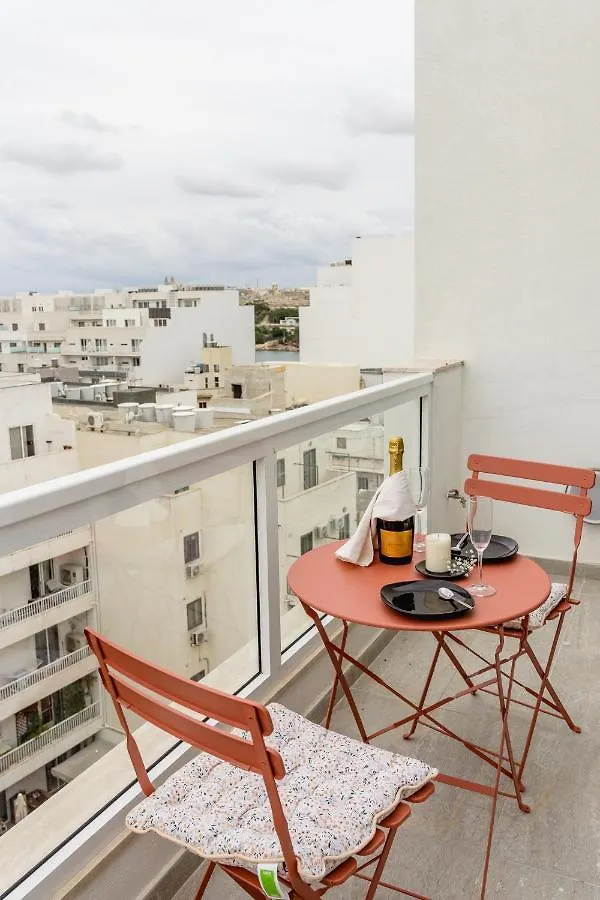Stunning 1Bdr Sliema-Center Penthouse! Near Pool! Apartment 0*, Sliema