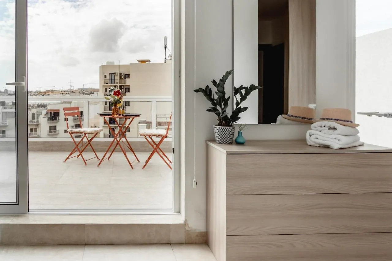 Stunning 1Bdr Sliema-Center Penthouse! Near Pool! Apartment